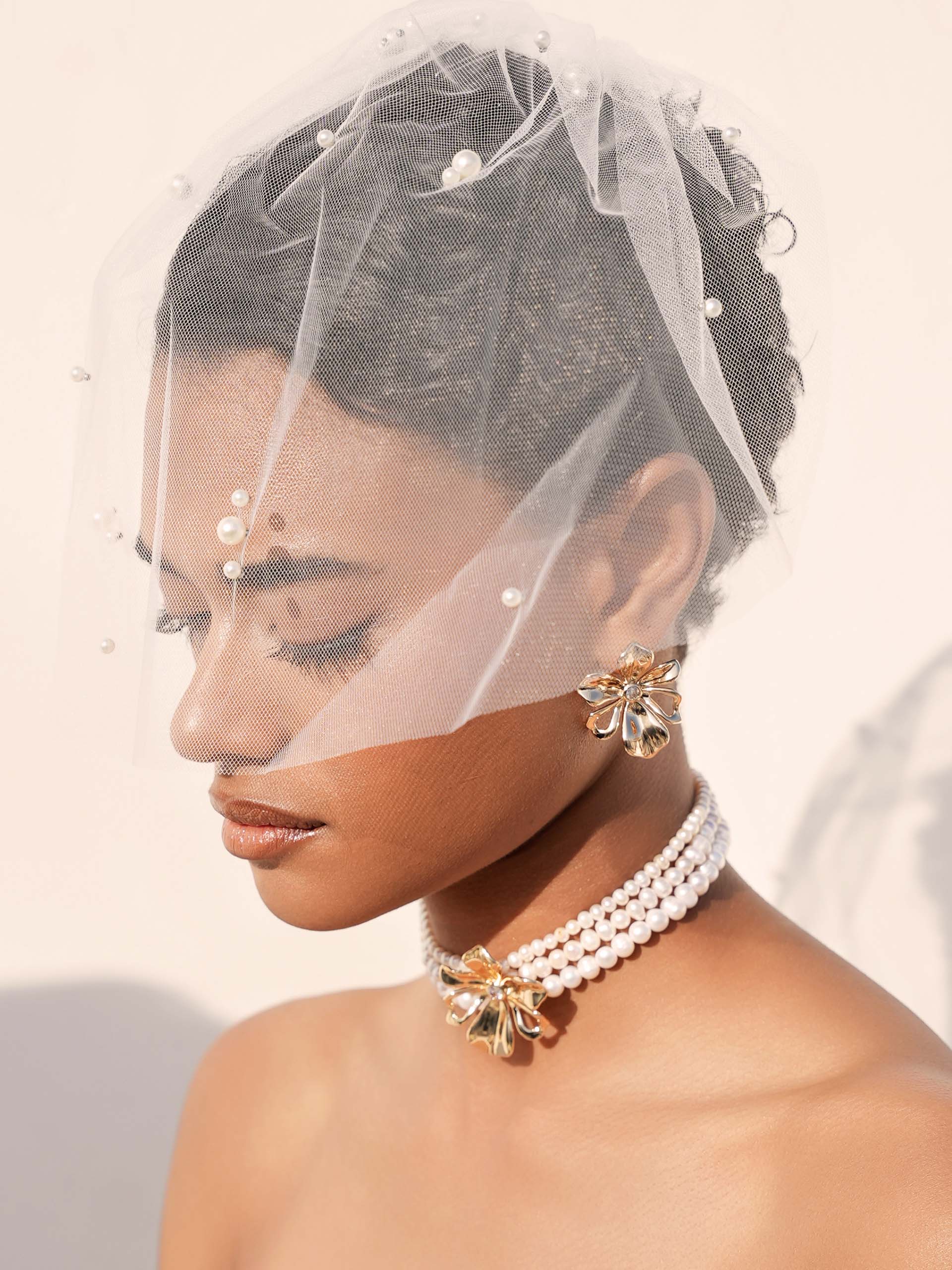 Pearl Petals Choker: Pearl with 18k Gold Plating