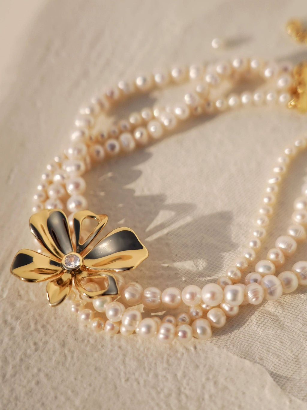 Pearl Petals Choker: Pearl with 18k Gold Plating
