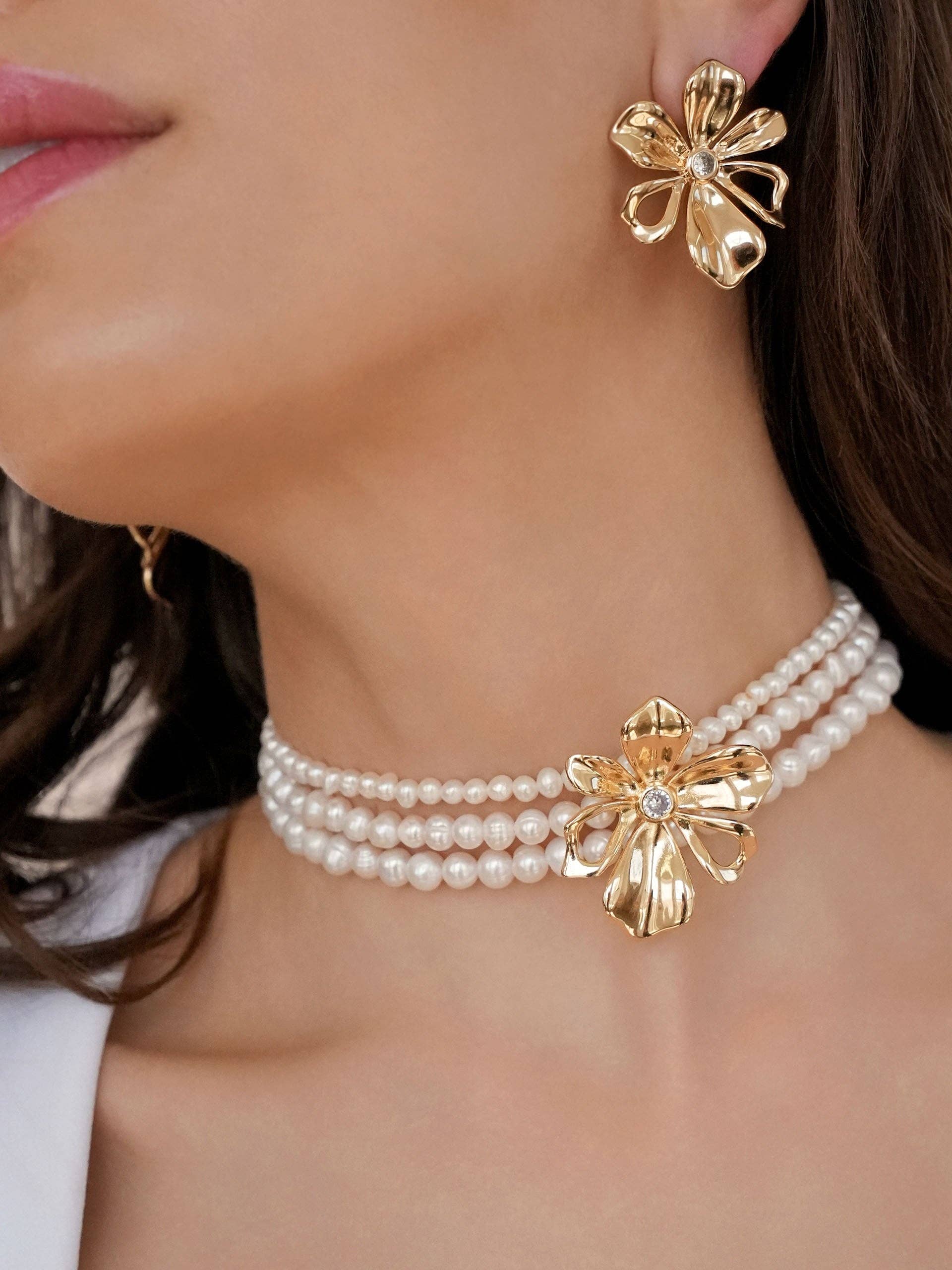 Pearl Petals Choker: Pearl with 18k Gold Plating