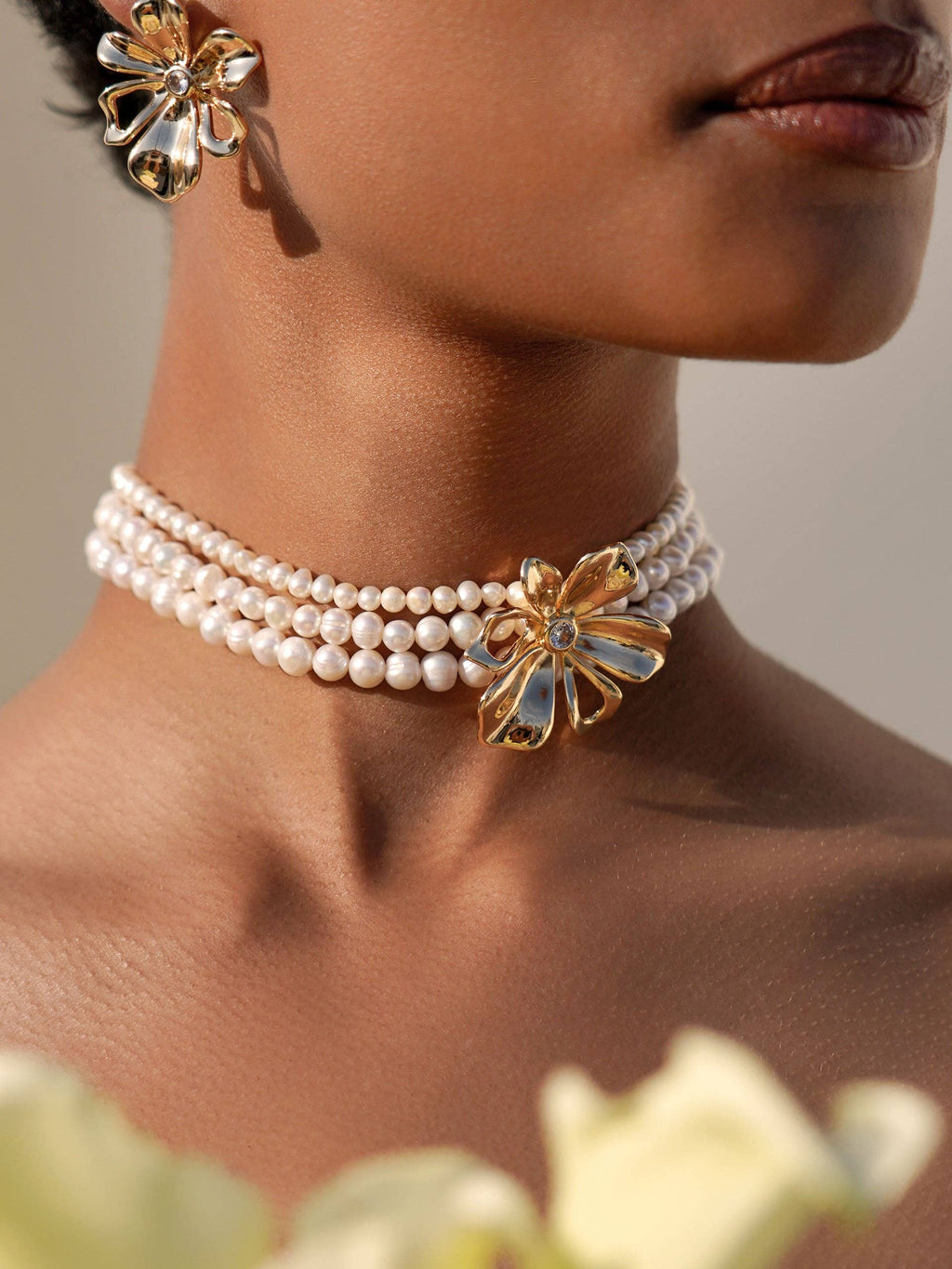 Pearl Petals Choker: Pearl with 18k Gold Plating