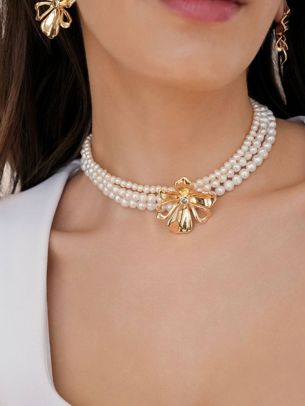 Pearl Petals Choker: Pearl with 18k Gold Plating