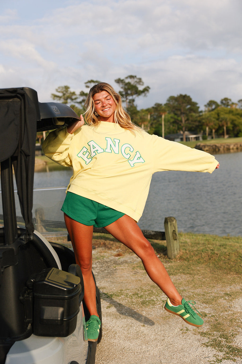 Fancy Oversized Mockneck - Birdy Yellow/Green Outline