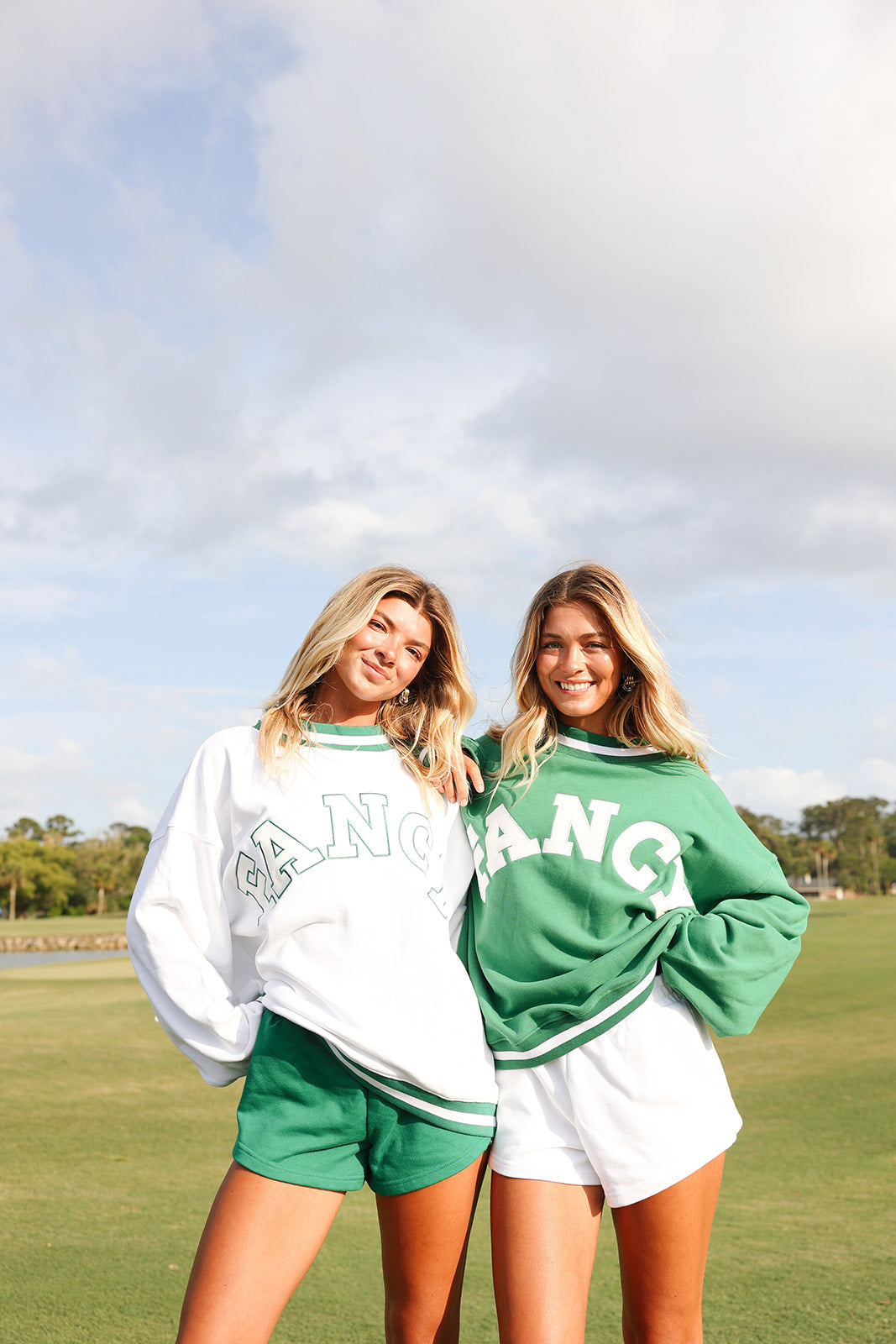 Fancy Oversized Mockneck - Tee White/Green Outline